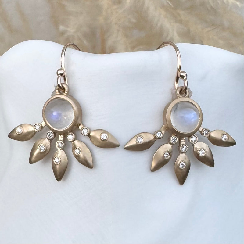 COROLLA MOONSTONE EARRINGS WITH DIAMONDS