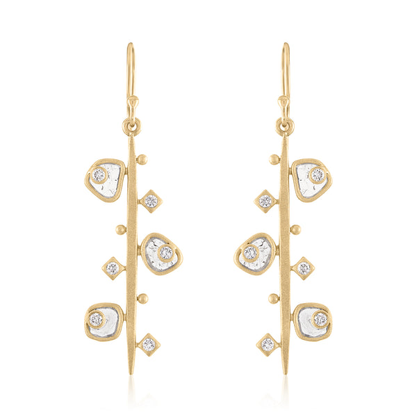 LINEAR BRUSHED GOLD EARRINGS WITH DIAMOND SLICES