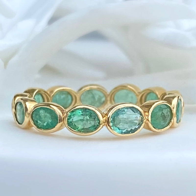 SOLD SAMPLE SALE ETERNITY BAND WITH EMERALDS 18K GOLD