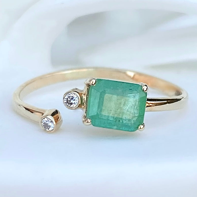 EMERALD BYPASS RING WITH DIAMOND