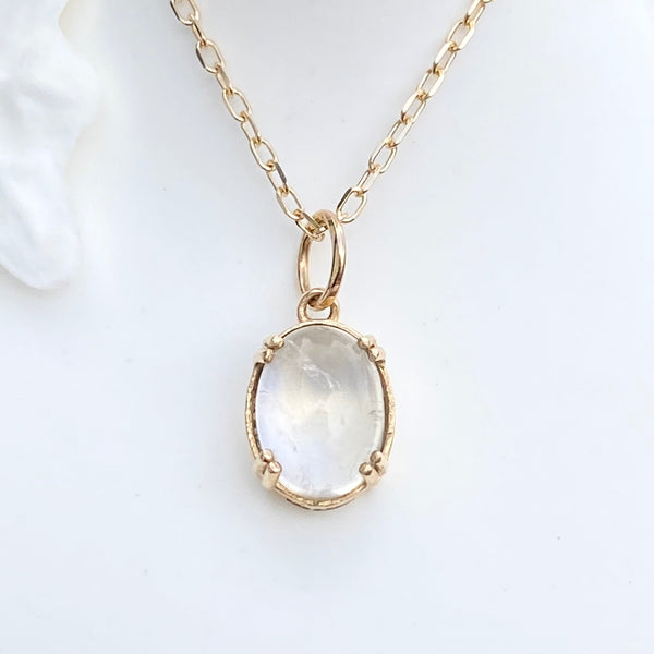 MOONSTONE CABACHON NECKLACE