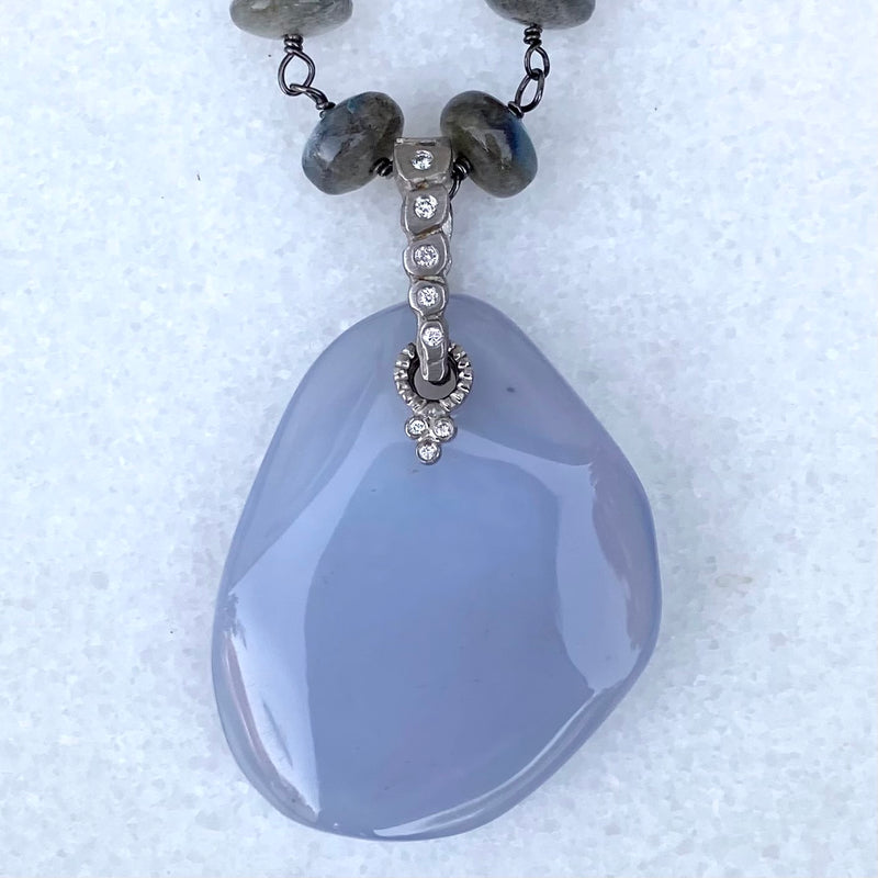 ONE-OF-A-KIND PENDANT WITH CHALCEDONY AND DIAMONDS